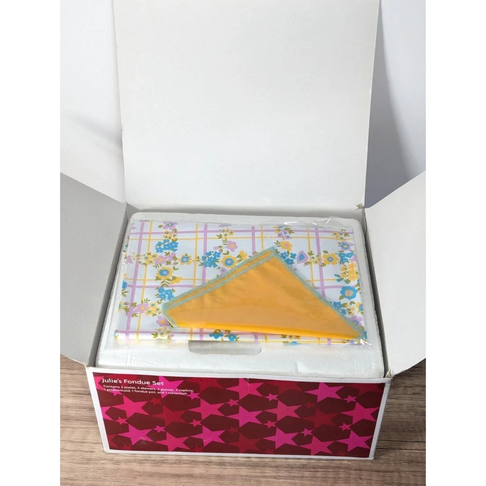 AMERICAN GIRL Julie's Fondue Set Complete w/Box RETIRED (Used For Display Only) - Picture 5 of 10